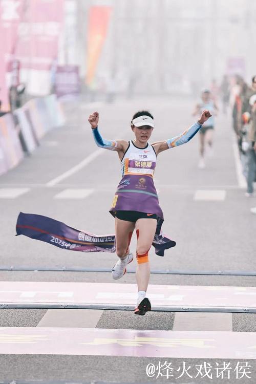 张德顺刷新中国女子10公里路跑纪录 张德顺刷新中国女子10公里路跑纪录